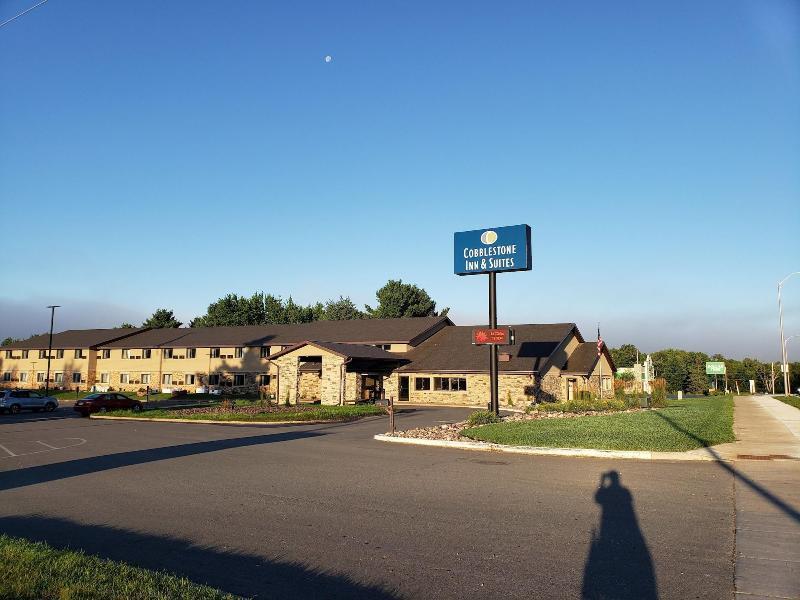 Cobblestone Inn & Suites - Merrill المظهر الخارجي الصورة