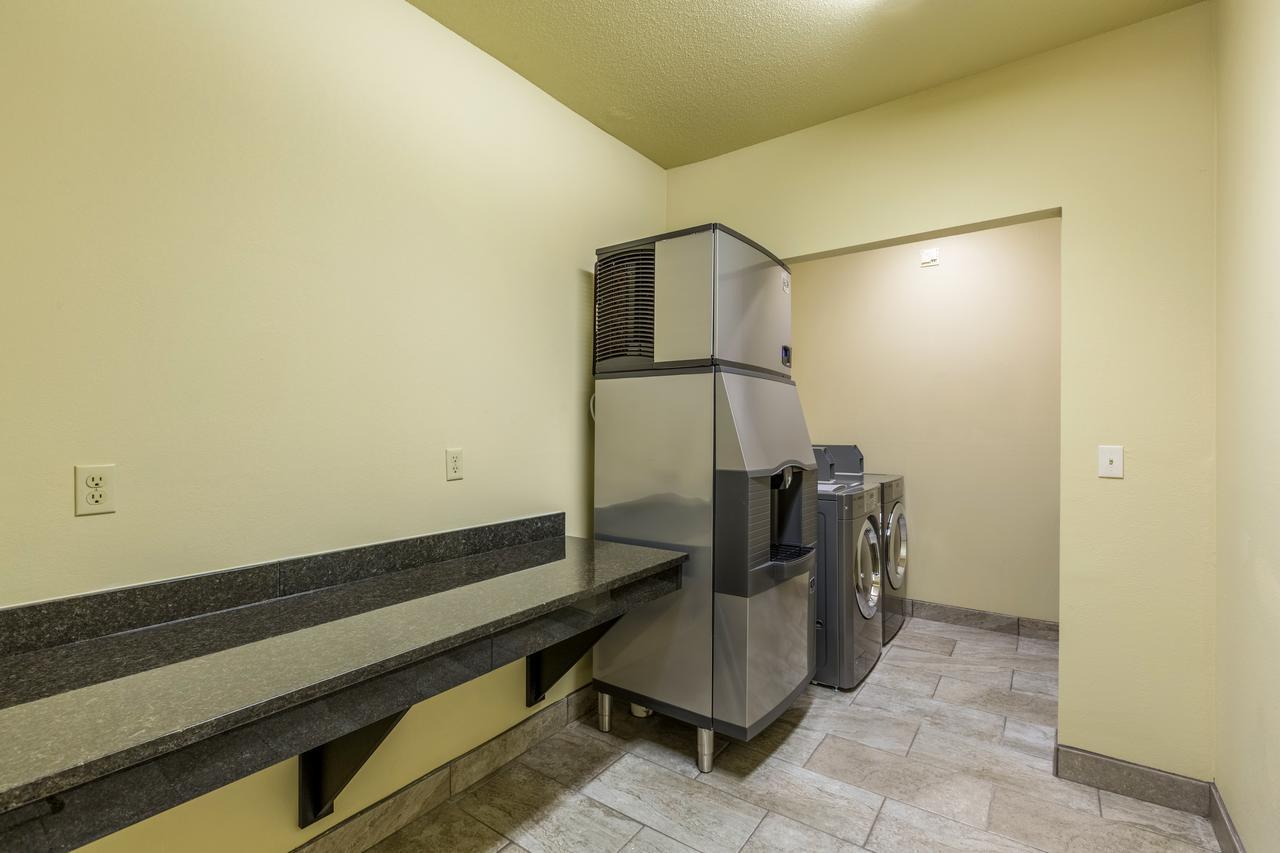 Cobblestone Inn & Suites - Merrill المظهر الخارجي الصورة